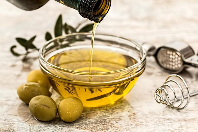 The ‍Romantic Allure of Rose ‌Oil for Luxurious Soaks